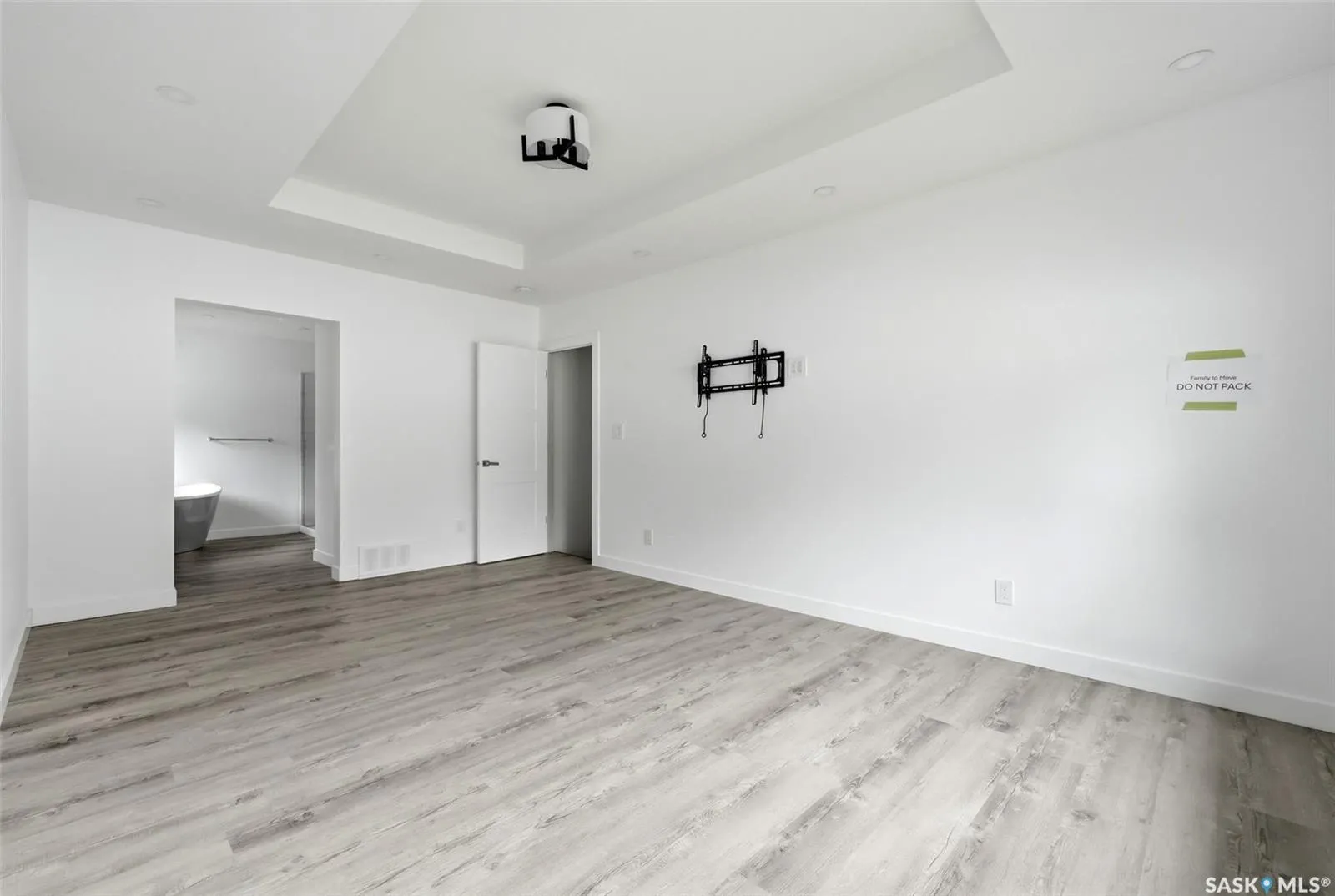 3105 Assiniboine AVENUE
