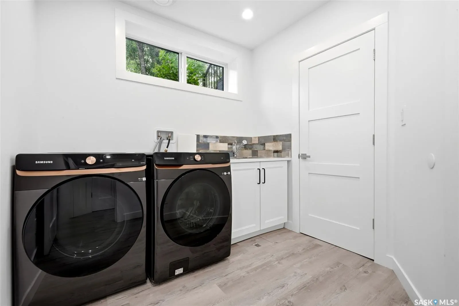 3105 Assiniboine AVENUE