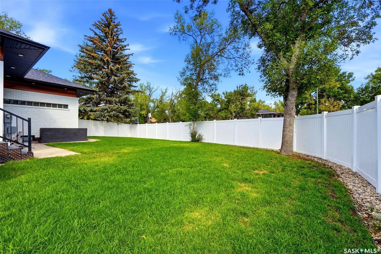 3105 Assiniboine AVENUE