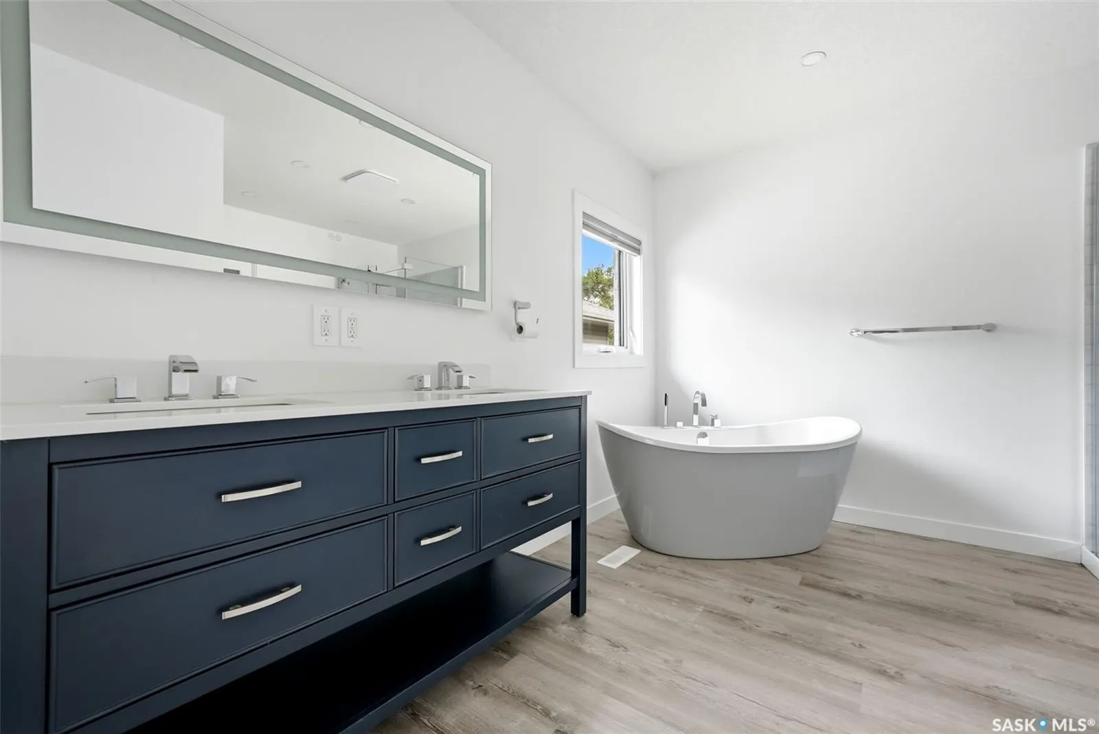 3105 Assiniboine AVENUE
