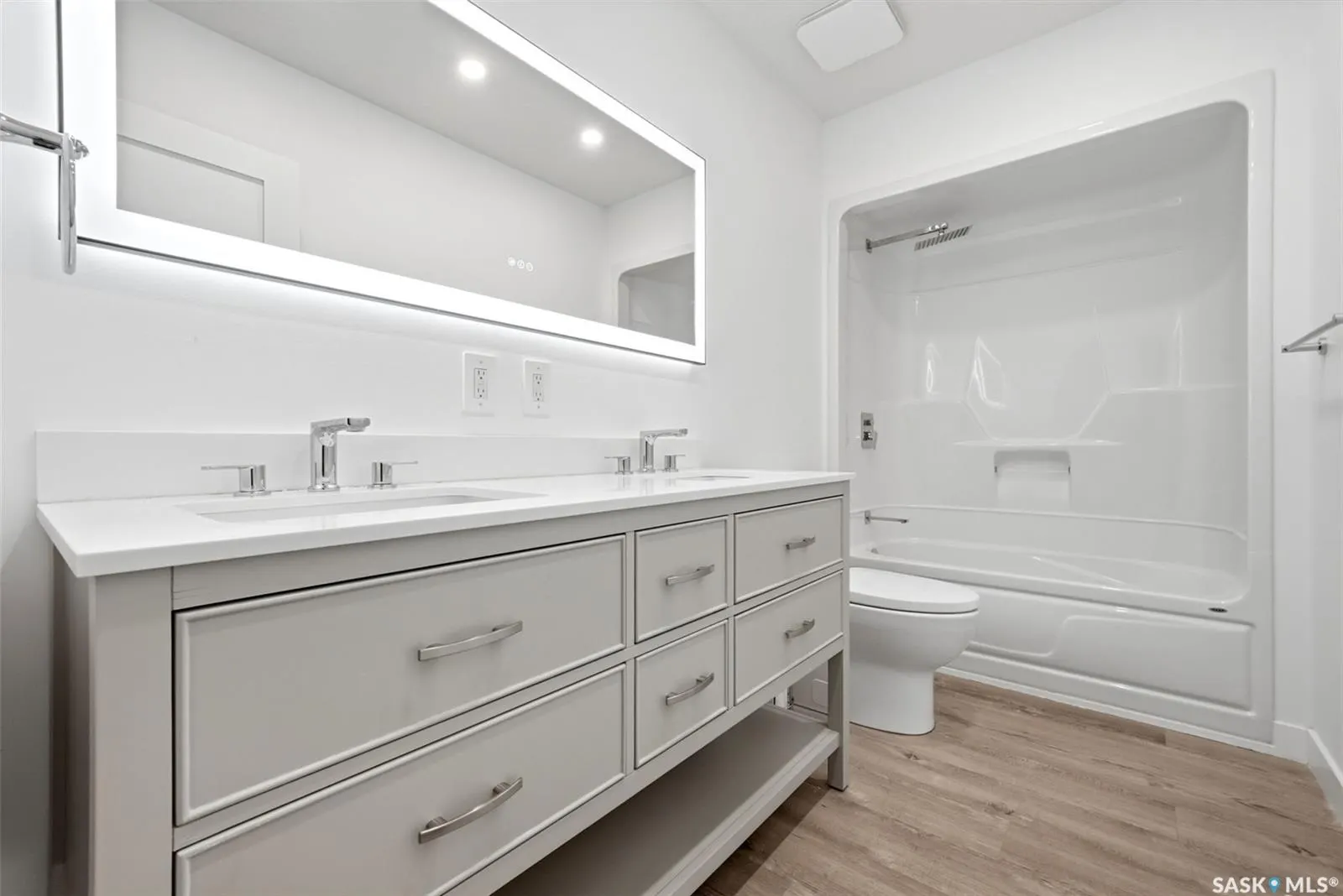 3105 Assiniboine AVENUE