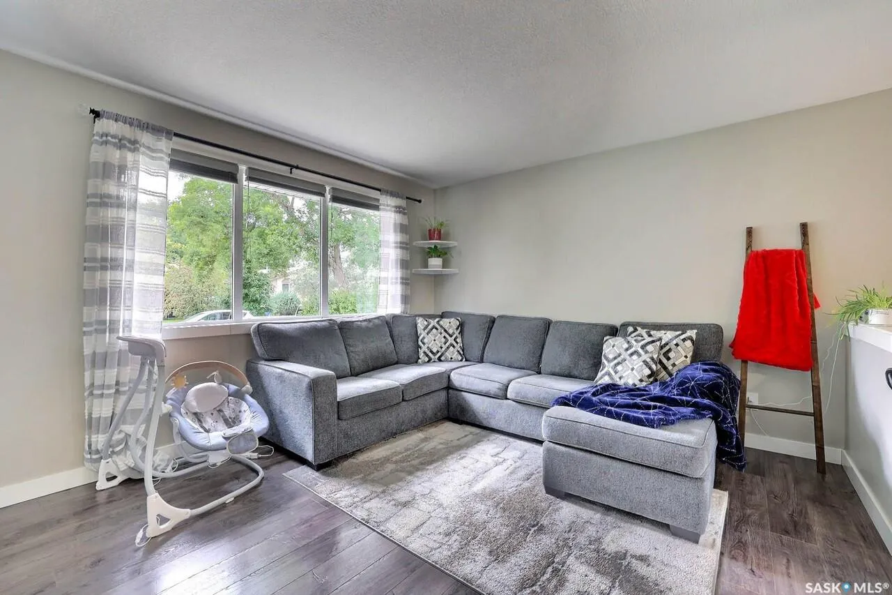 55 Peart CRESCENT