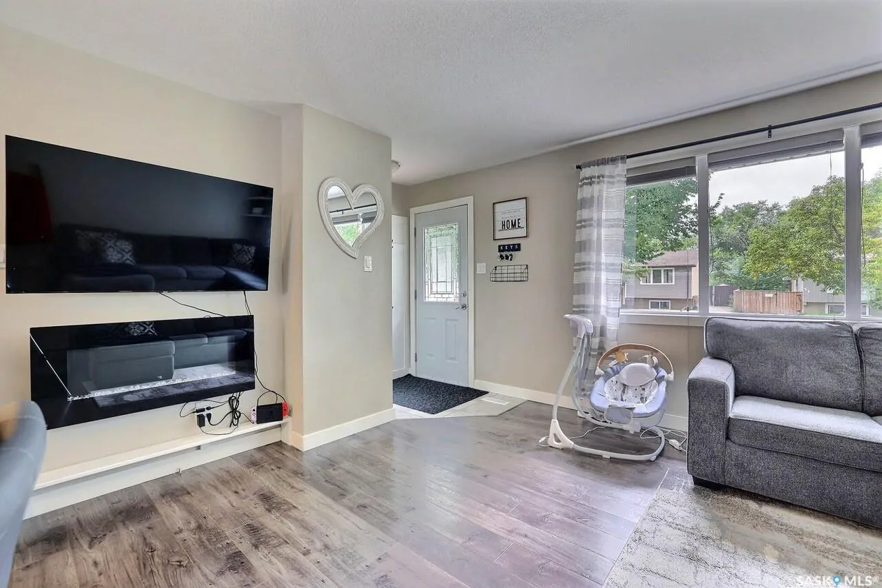 55 Peart CRESCENT