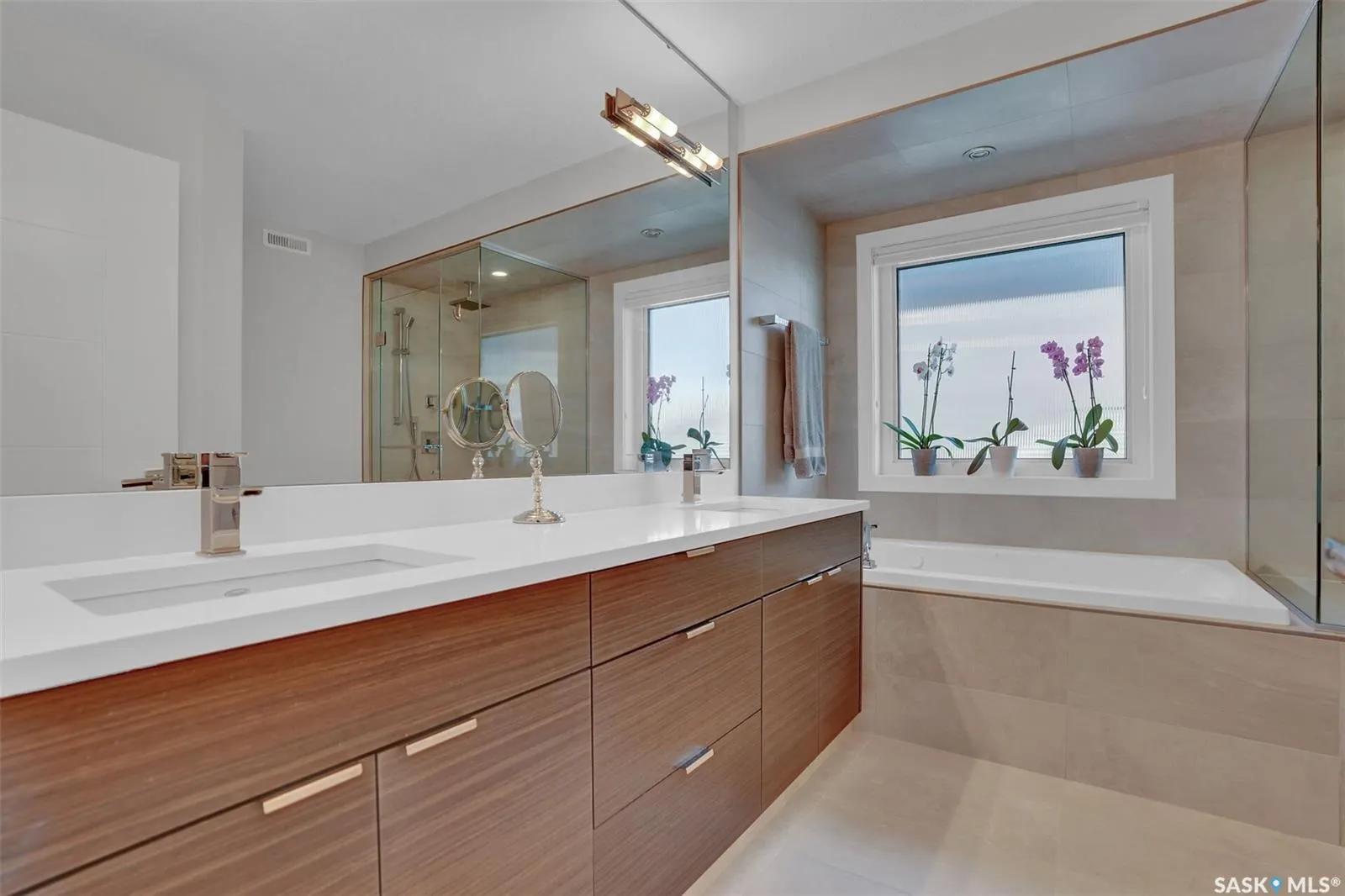 5253 SNOWBIRDS CRESCENT