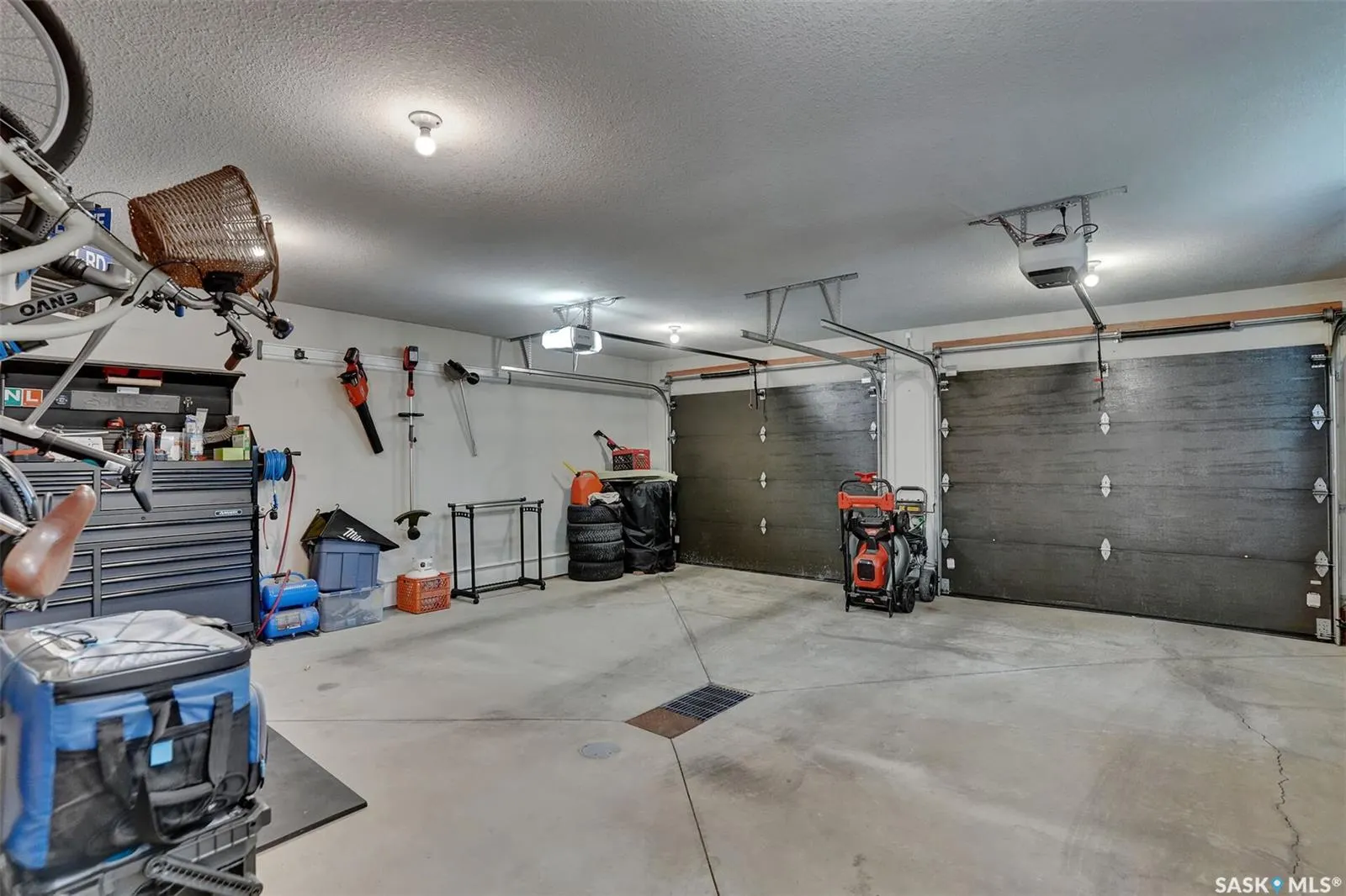 5253 SNOWBIRDS CRESCENT