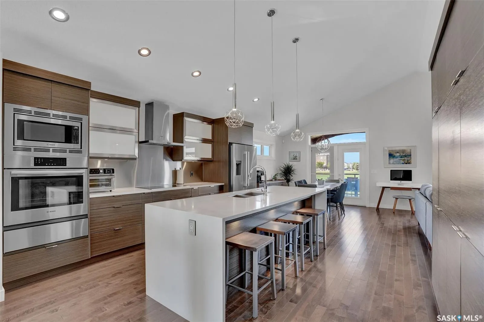 5253 SNOWBIRDS CRESCENT