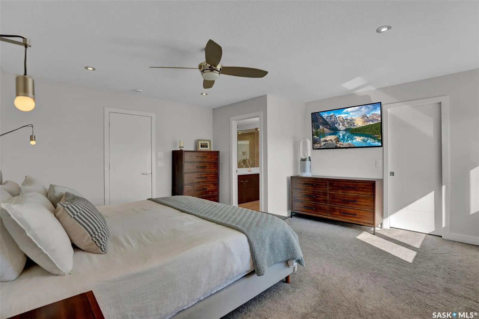 5253 SNOWBIRDS CRESCENT