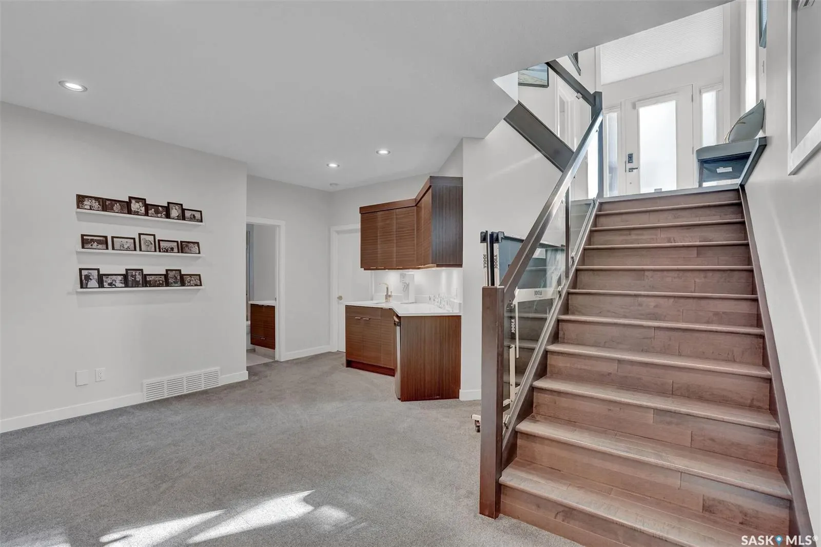 5253 SNOWBIRDS CRESCENT