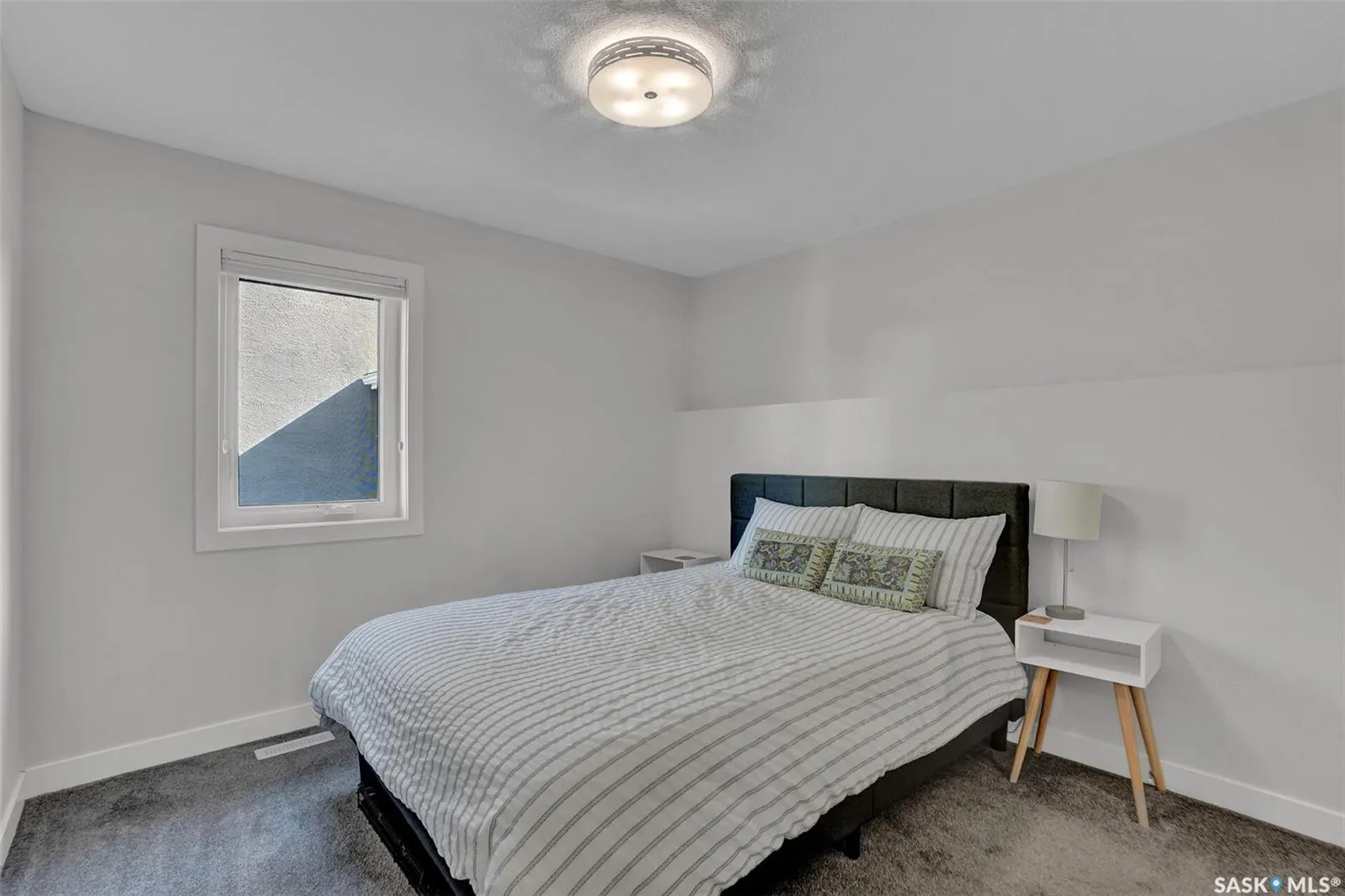 5253 SNOWBIRDS CRESCENT
