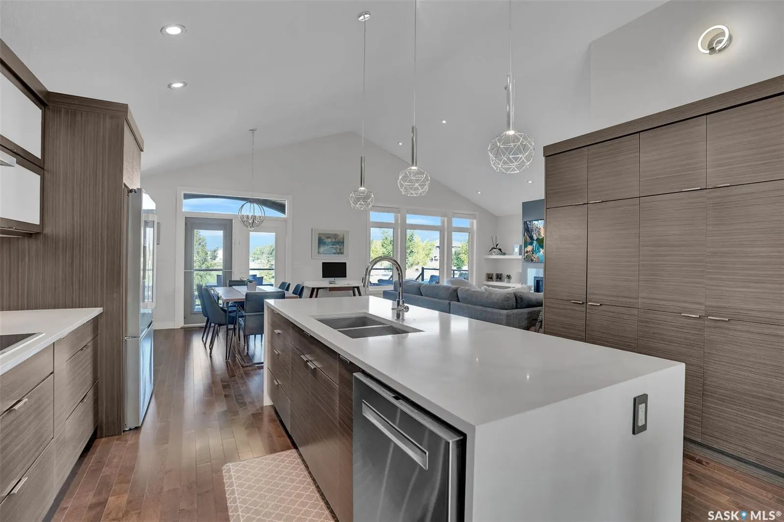 5253 SNOWBIRDS CRESCENT