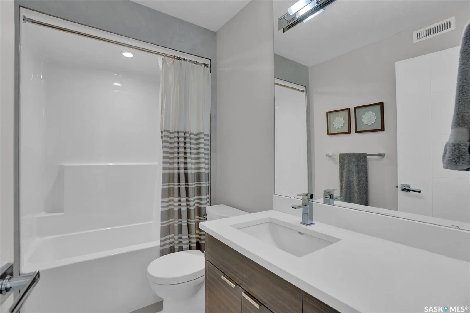 5253 SNOWBIRDS CRESCENT
