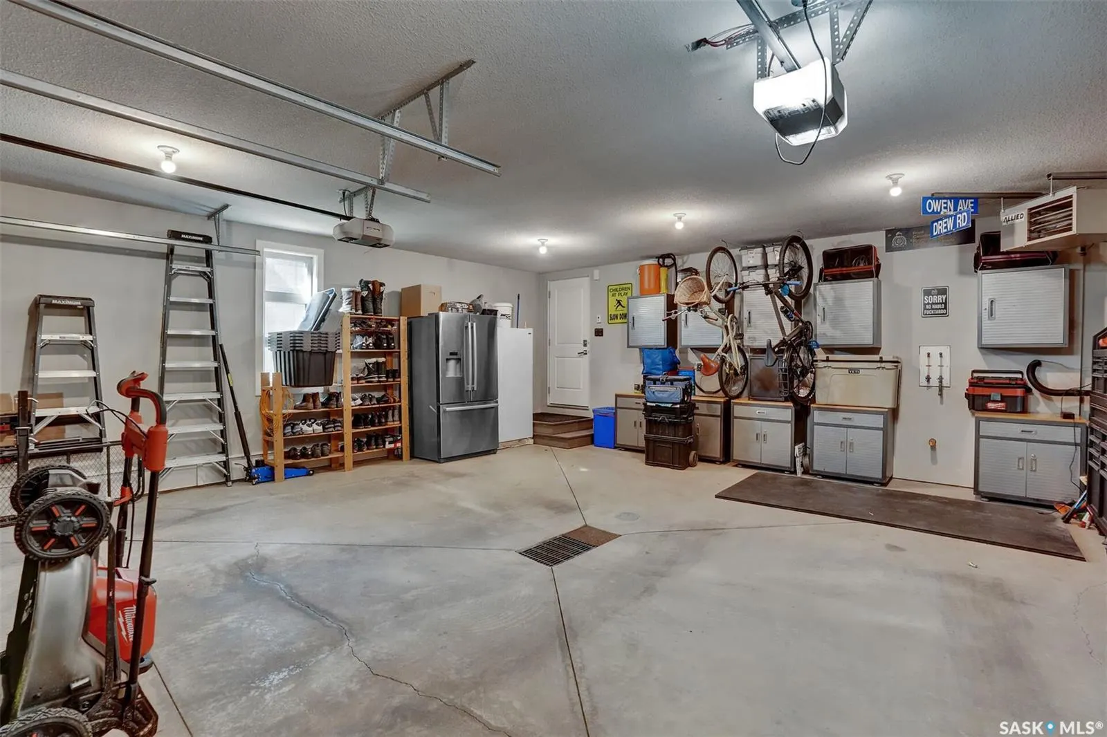 5253 SNOWBIRDS CRESCENT