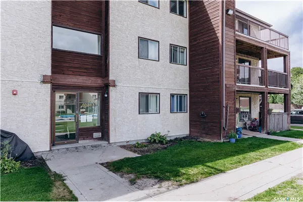 35 alport CRESCENT #206