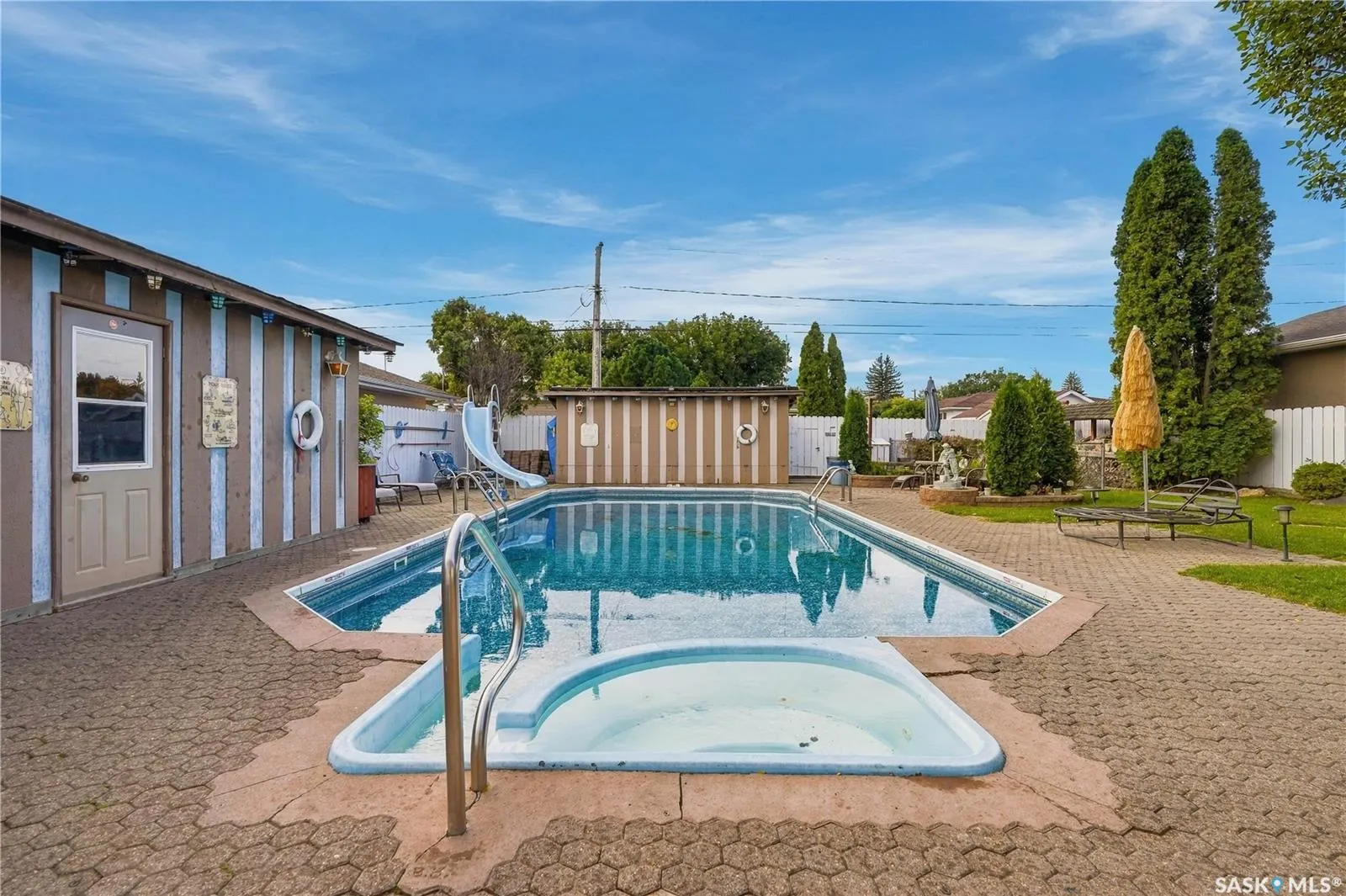 1015 Simcoe STREET