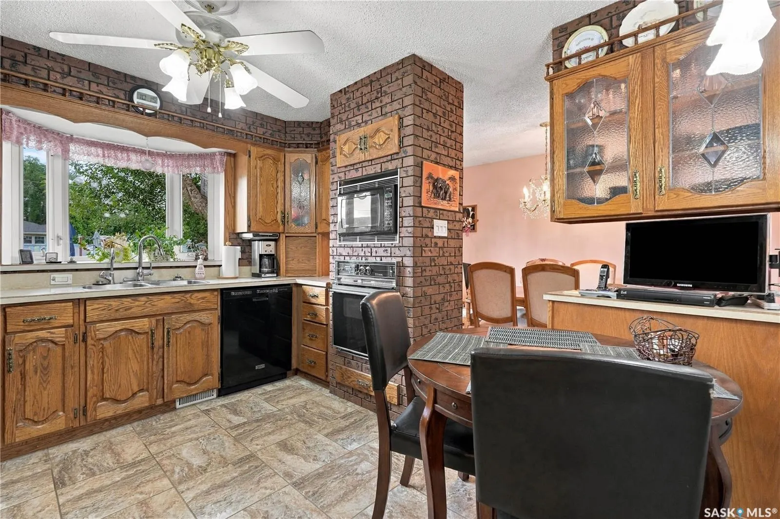 1015 Simcoe STREET