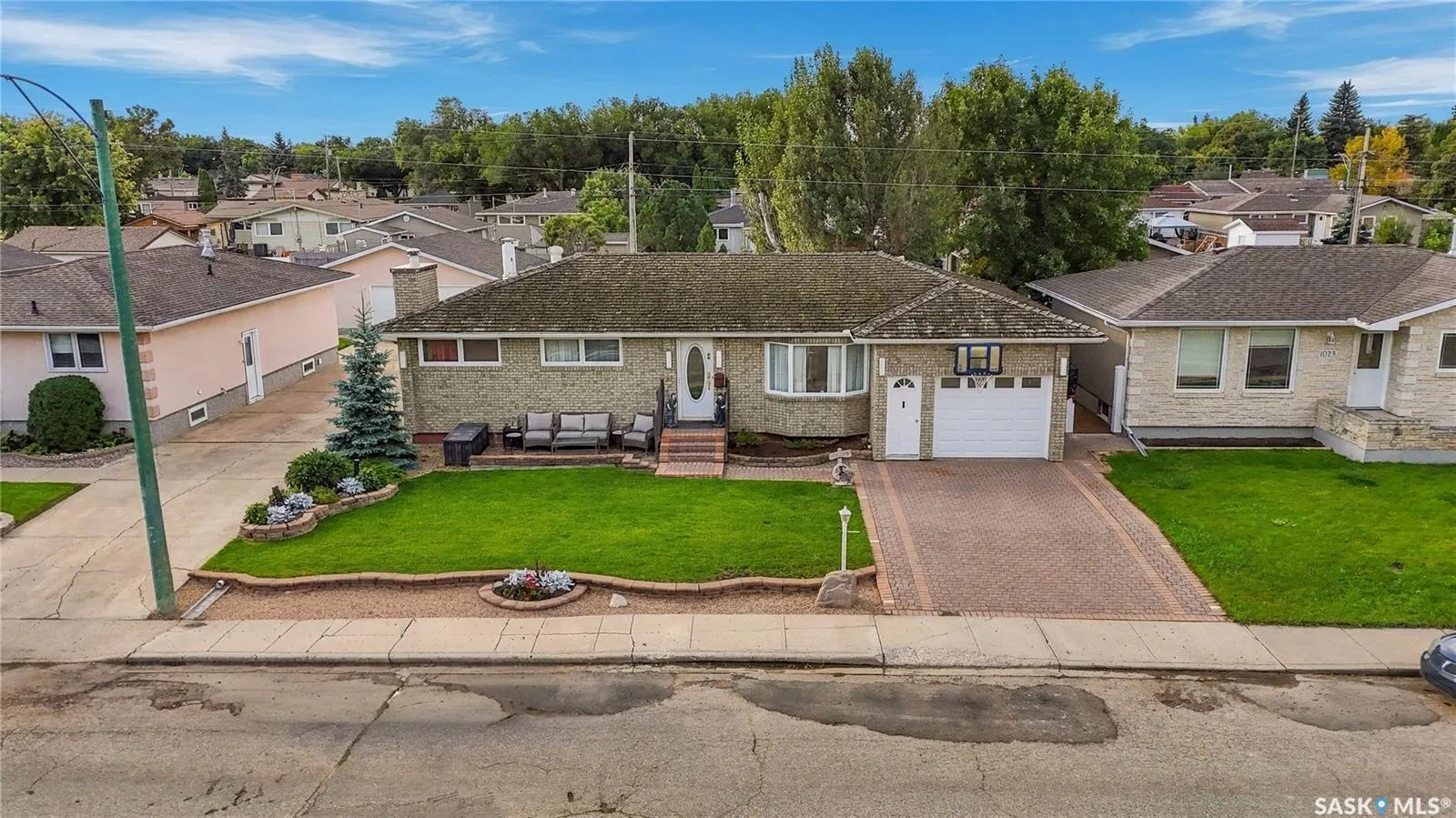 1015 Simcoe STREET