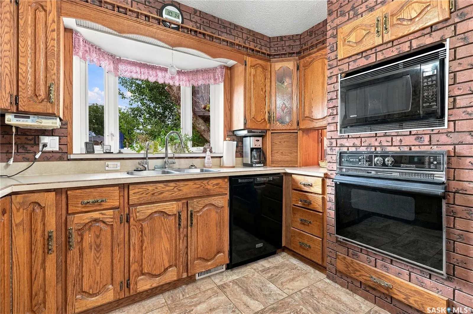 1015 Simcoe STREET
