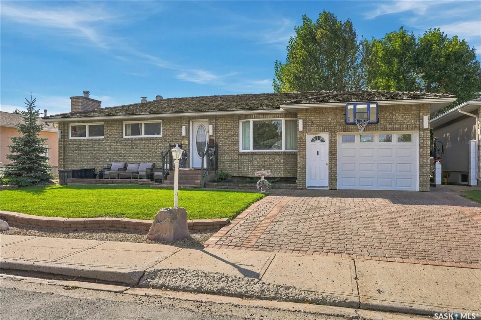 1015 Simcoe STREET