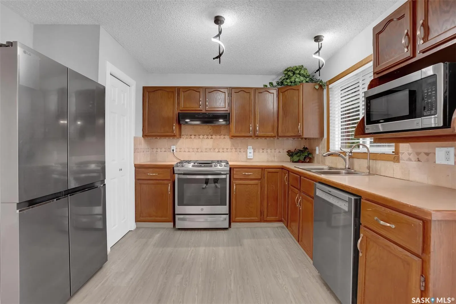6914 Whelan DRIVE