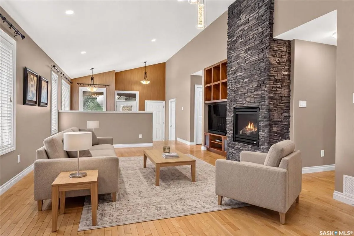101 Oxbow CRESCENT