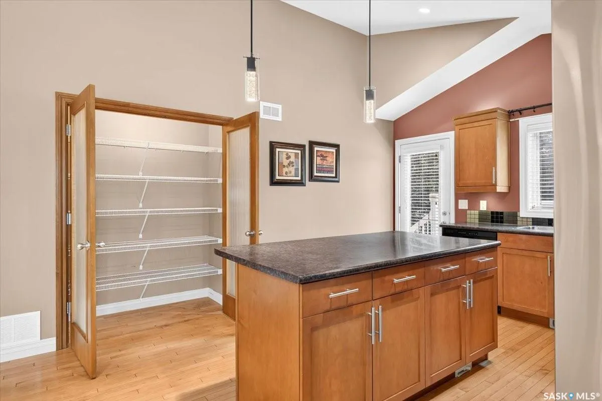 101 Oxbow CRESCENT