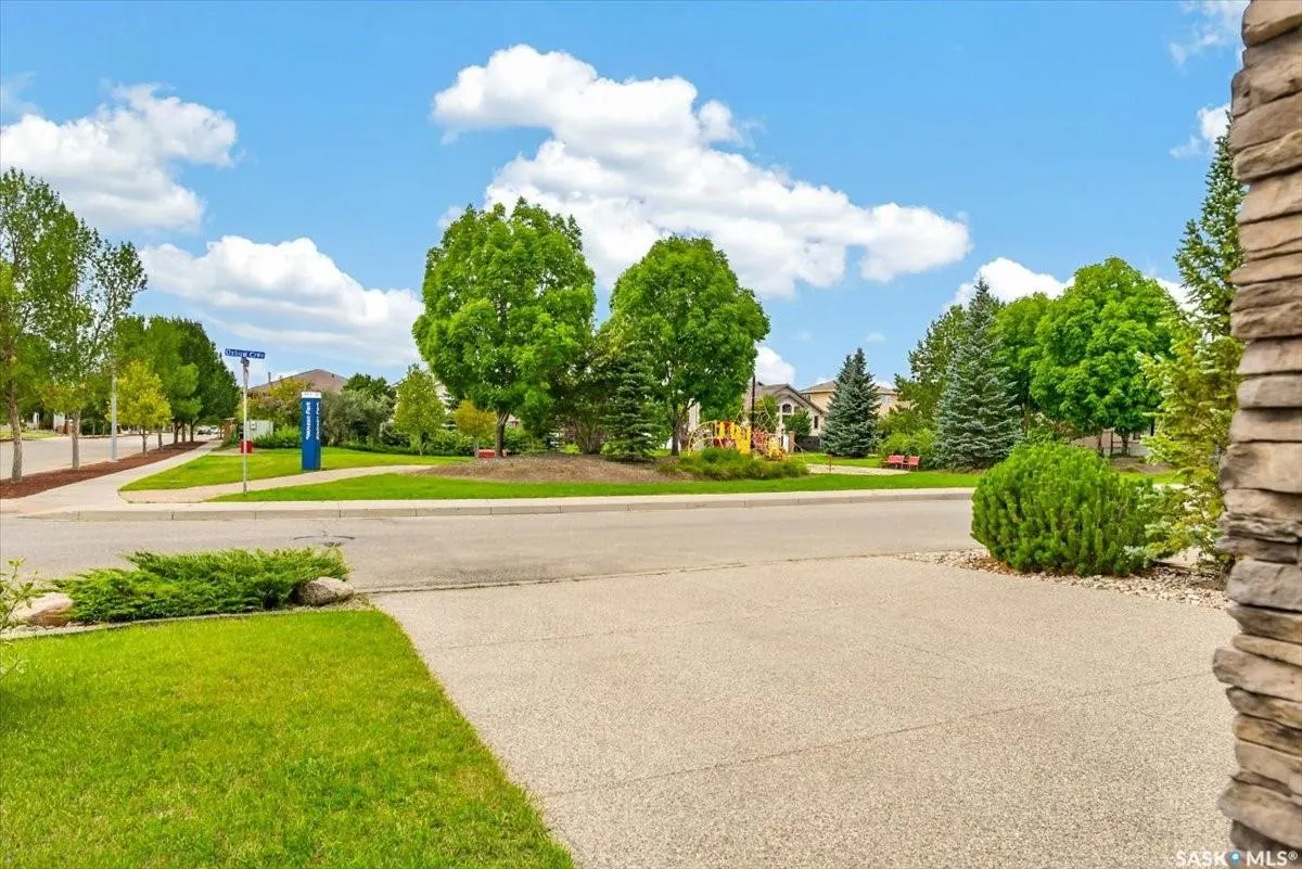 101 Oxbow CRESCENT