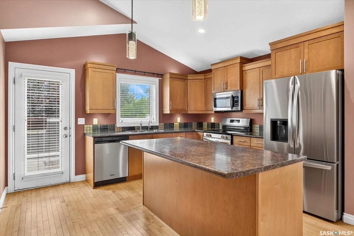 101 Oxbow CRESCENT