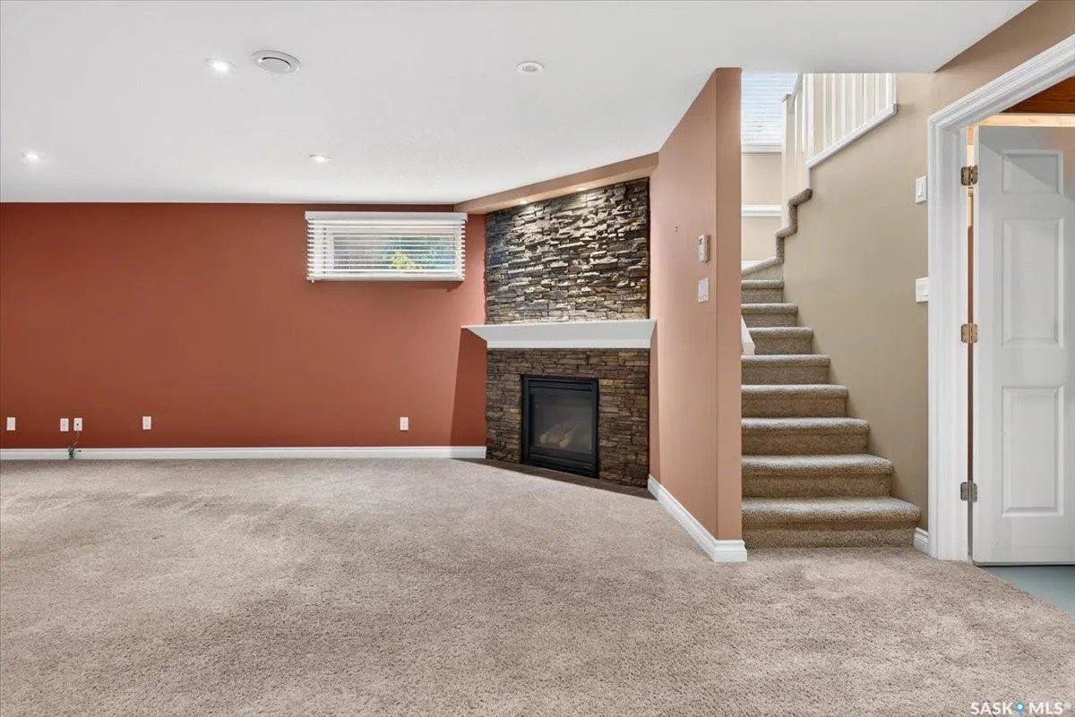 101 Oxbow CRESCENT