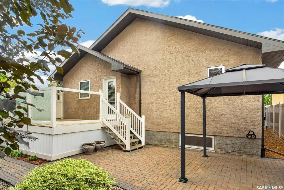 101 Oxbow CRESCENT