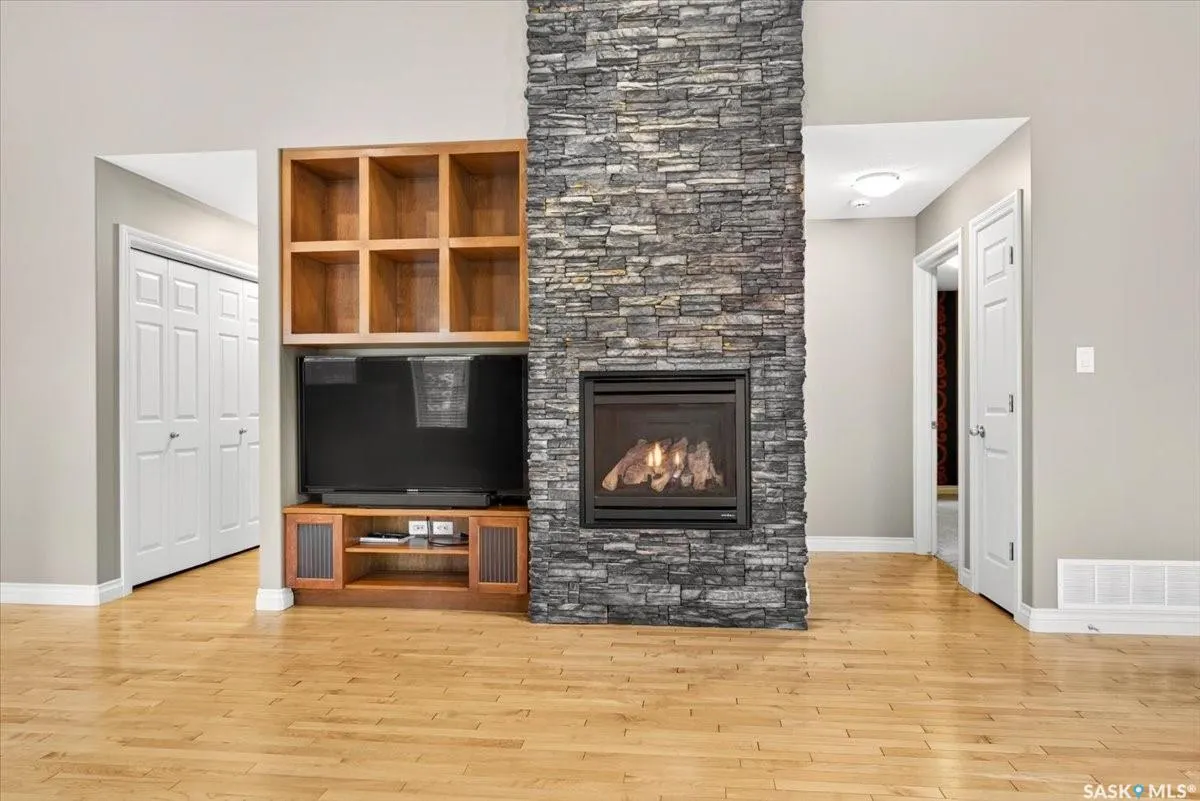 101 Oxbow CRESCENT