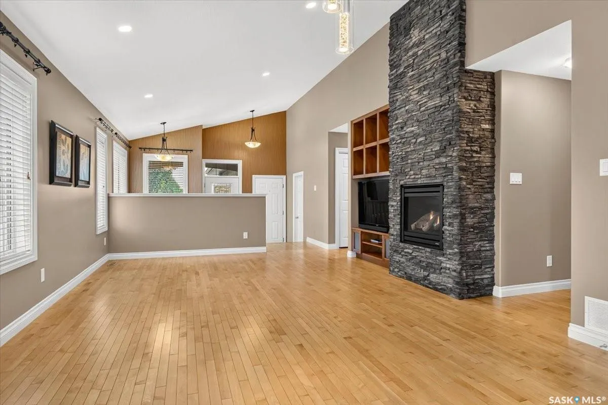 101 Oxbow CRESCENT