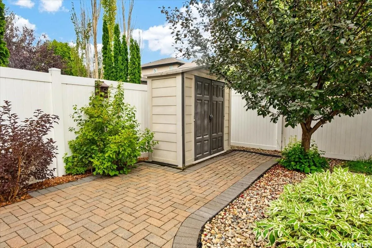 101 Oxbow CRESCENT