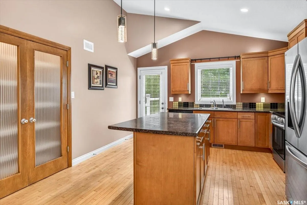 101 Oxbow CRESCENT