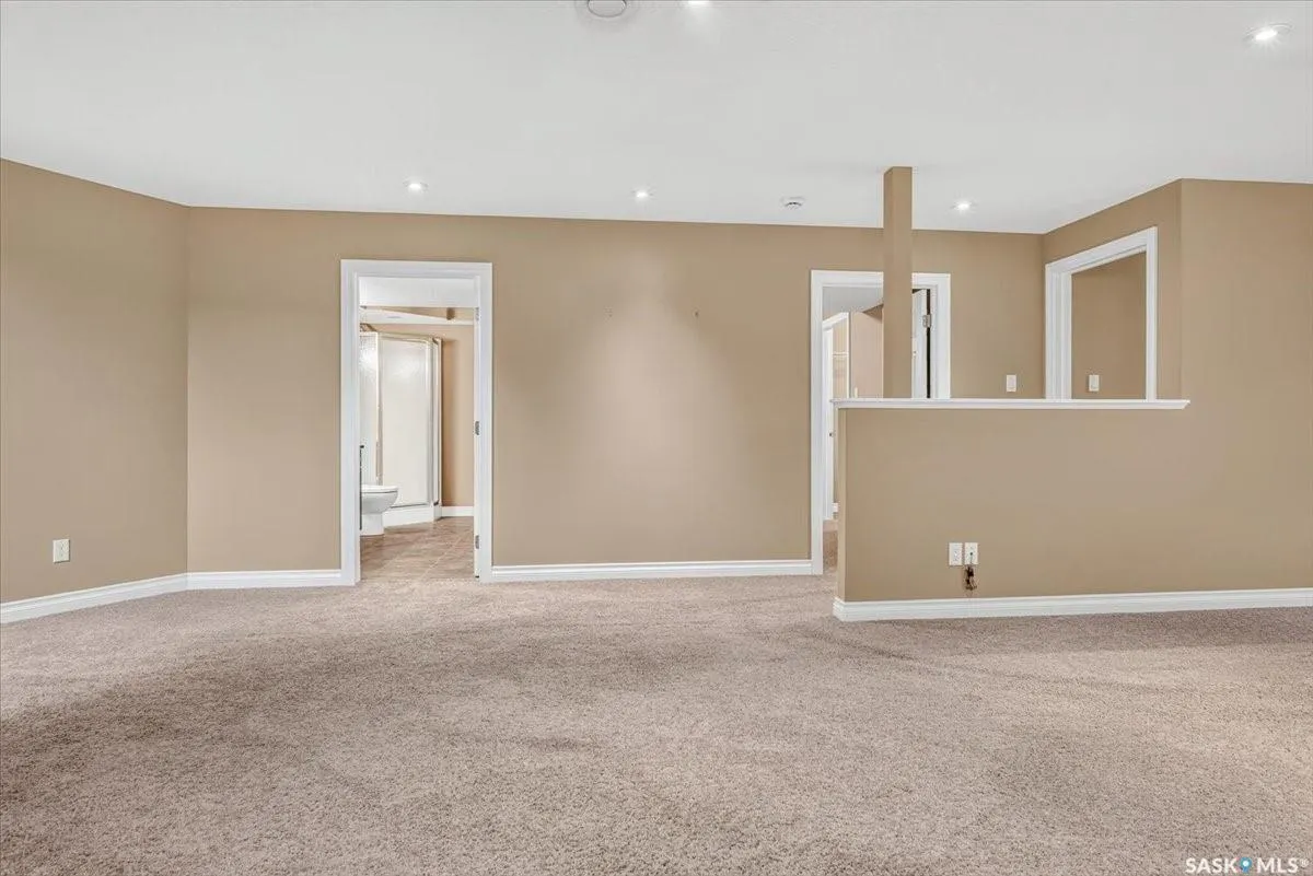 101 Oxbow CRESCENT