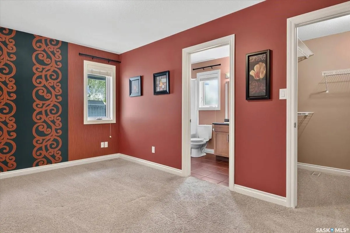 101 Oxbow CRESCENT