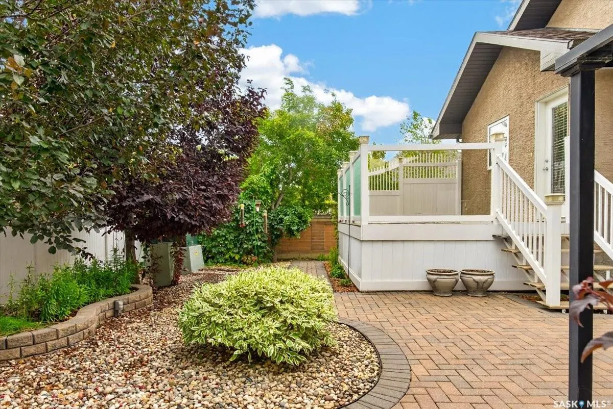 101 Oxbow CRESCENT