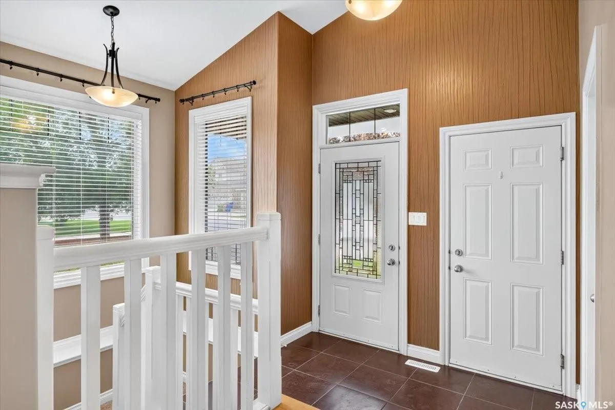 101 Oxbow CRESCENT