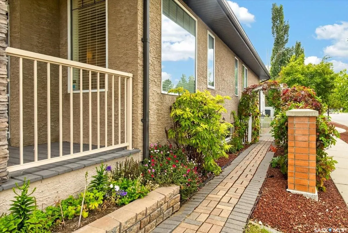 101 Oxbow CRESCENT