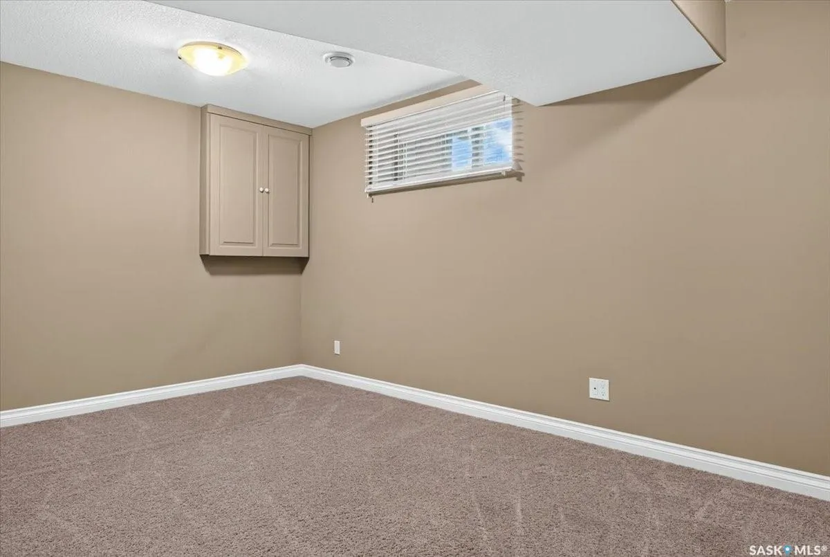 101 Oxbow CRESCENT