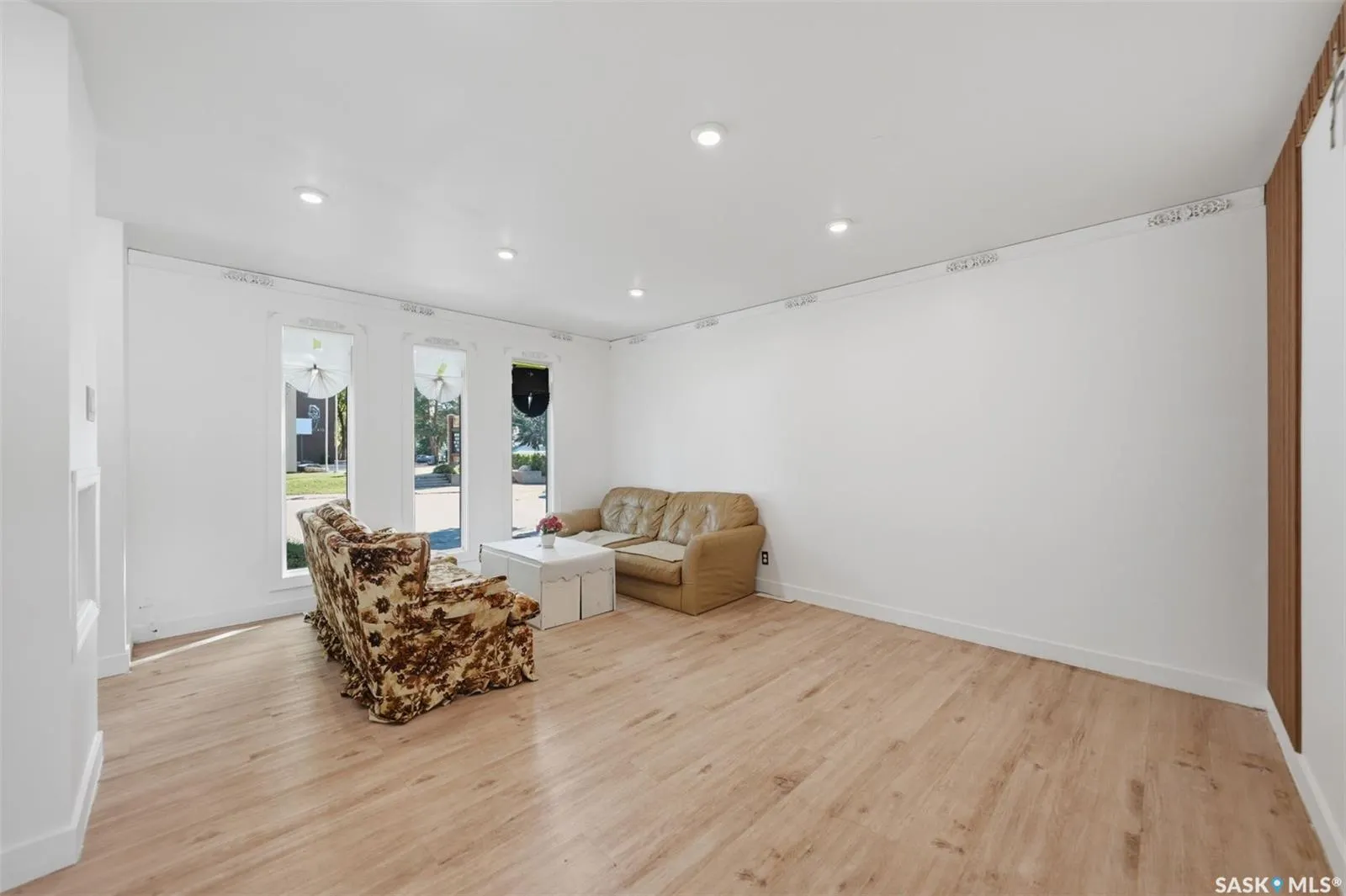 405 W AVENUE N