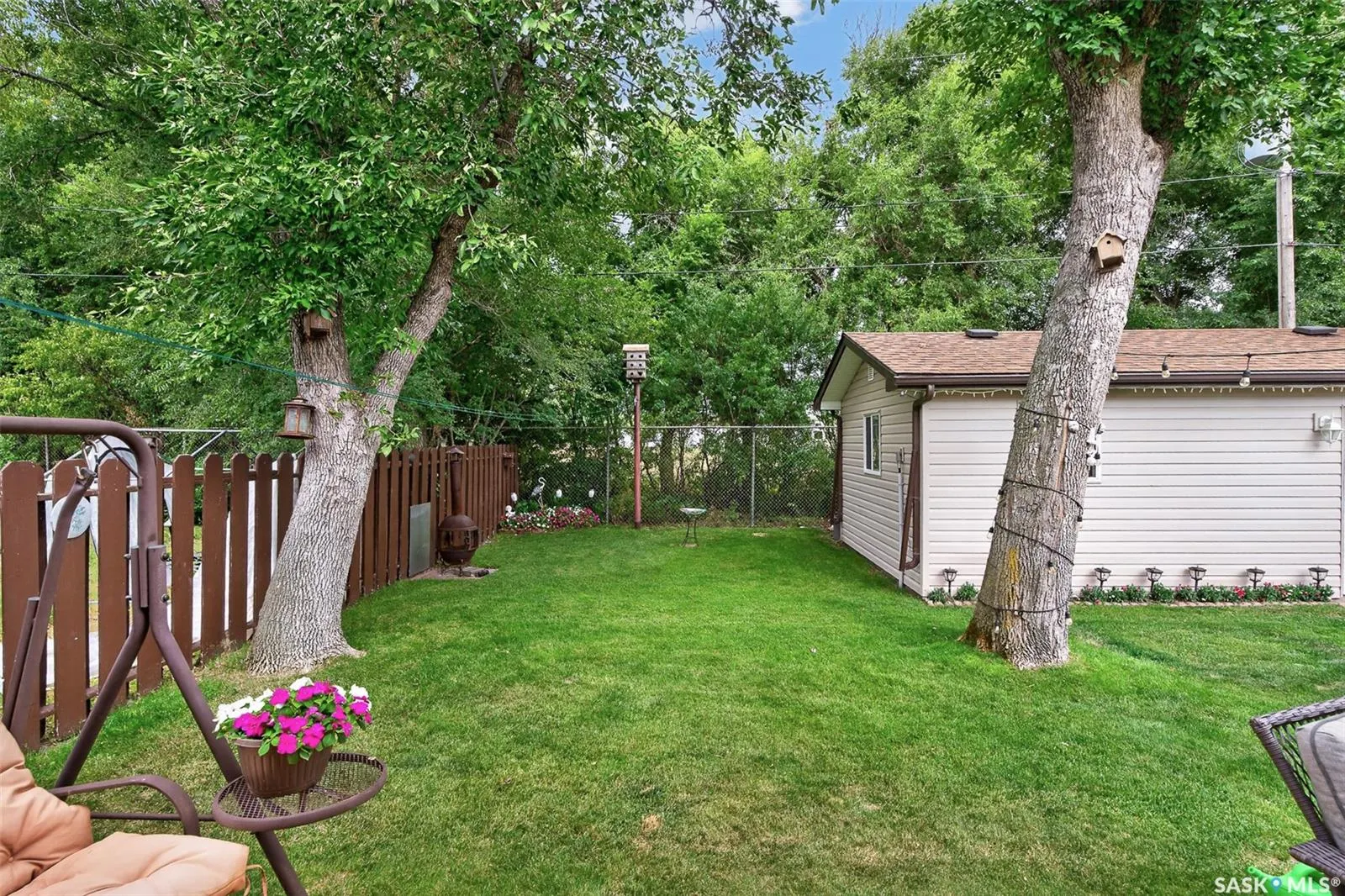 919 Holdsworth CRESCENT