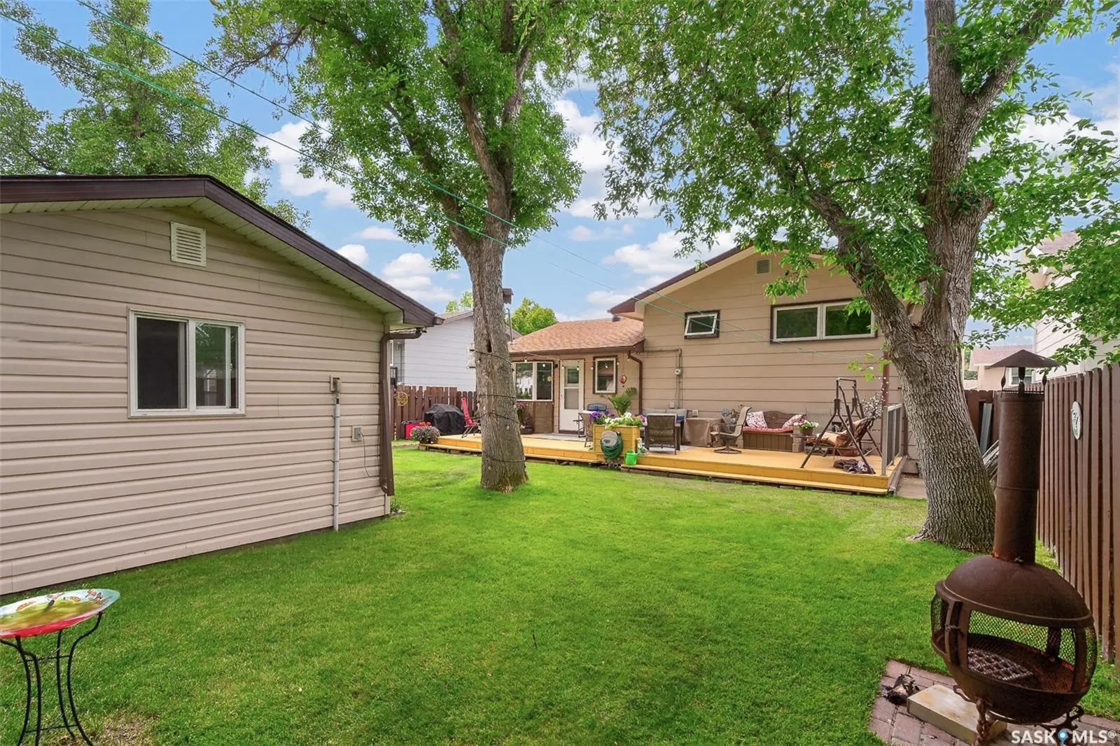919 Holdsworth CRESCENT