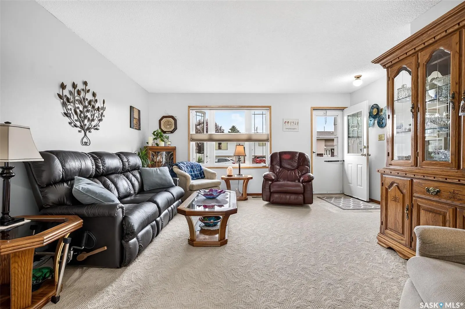 919 Holdsworth CRESCENT