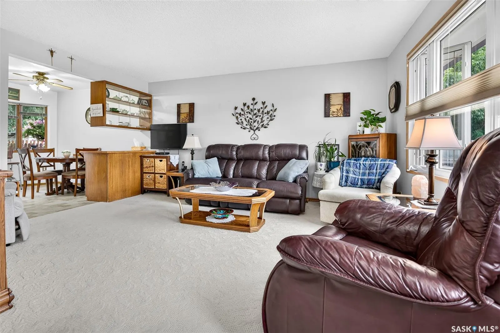 919 Holdsworth CRESCENT