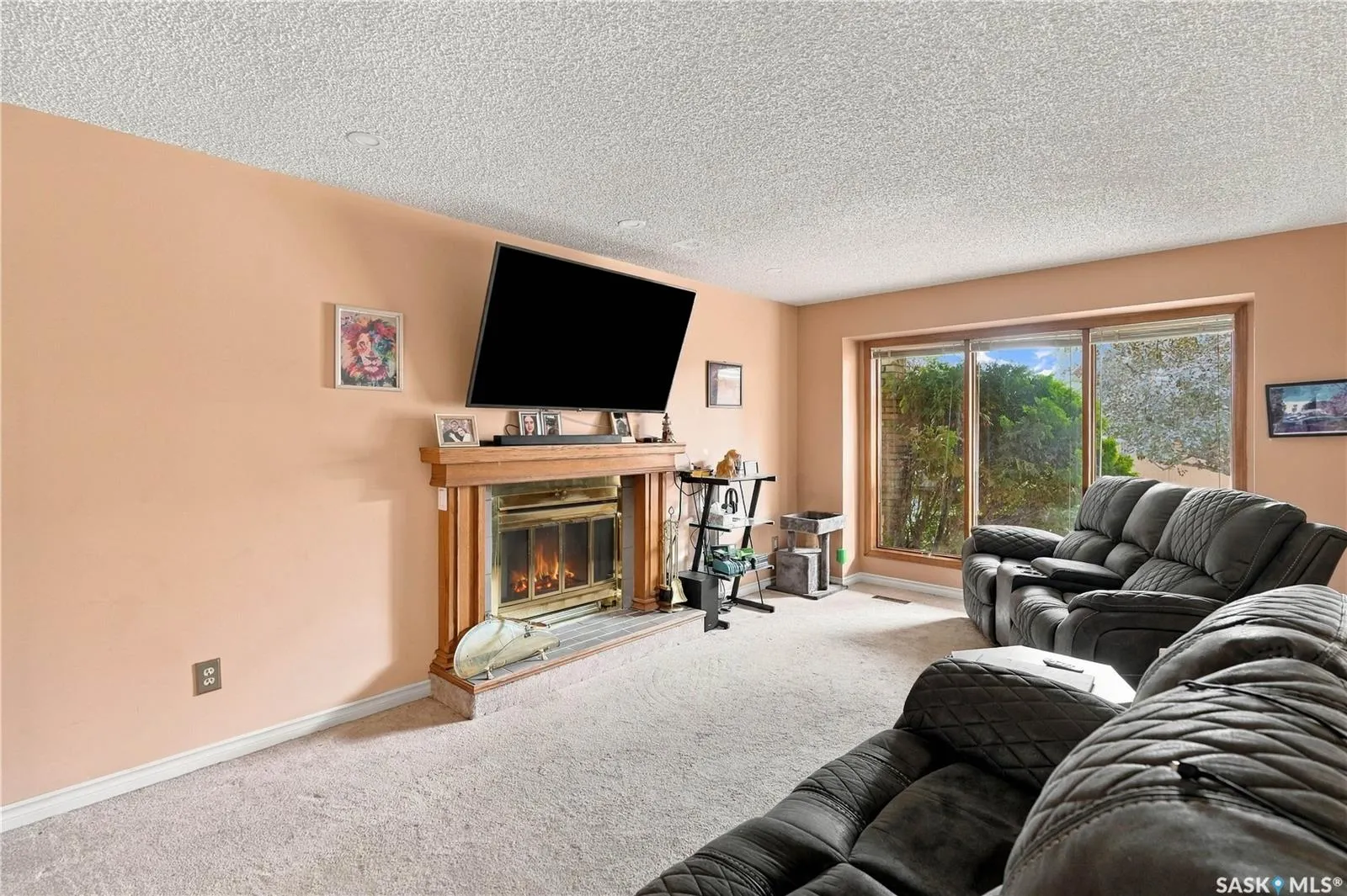 3074 Reves ROAD