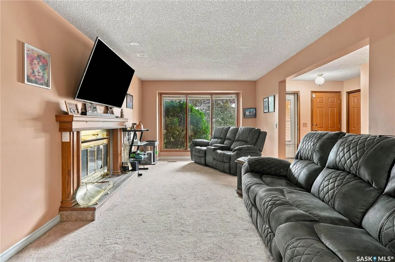 3074 Reves ROAD