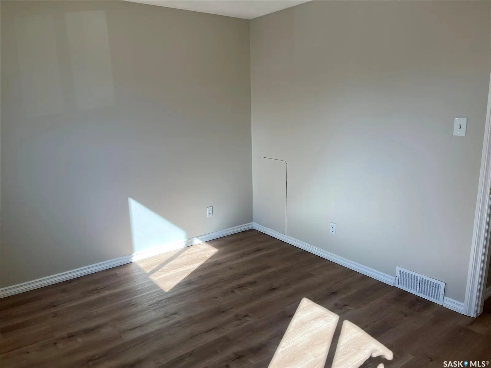 1928 DEWDNEY AVENUE E #EAST