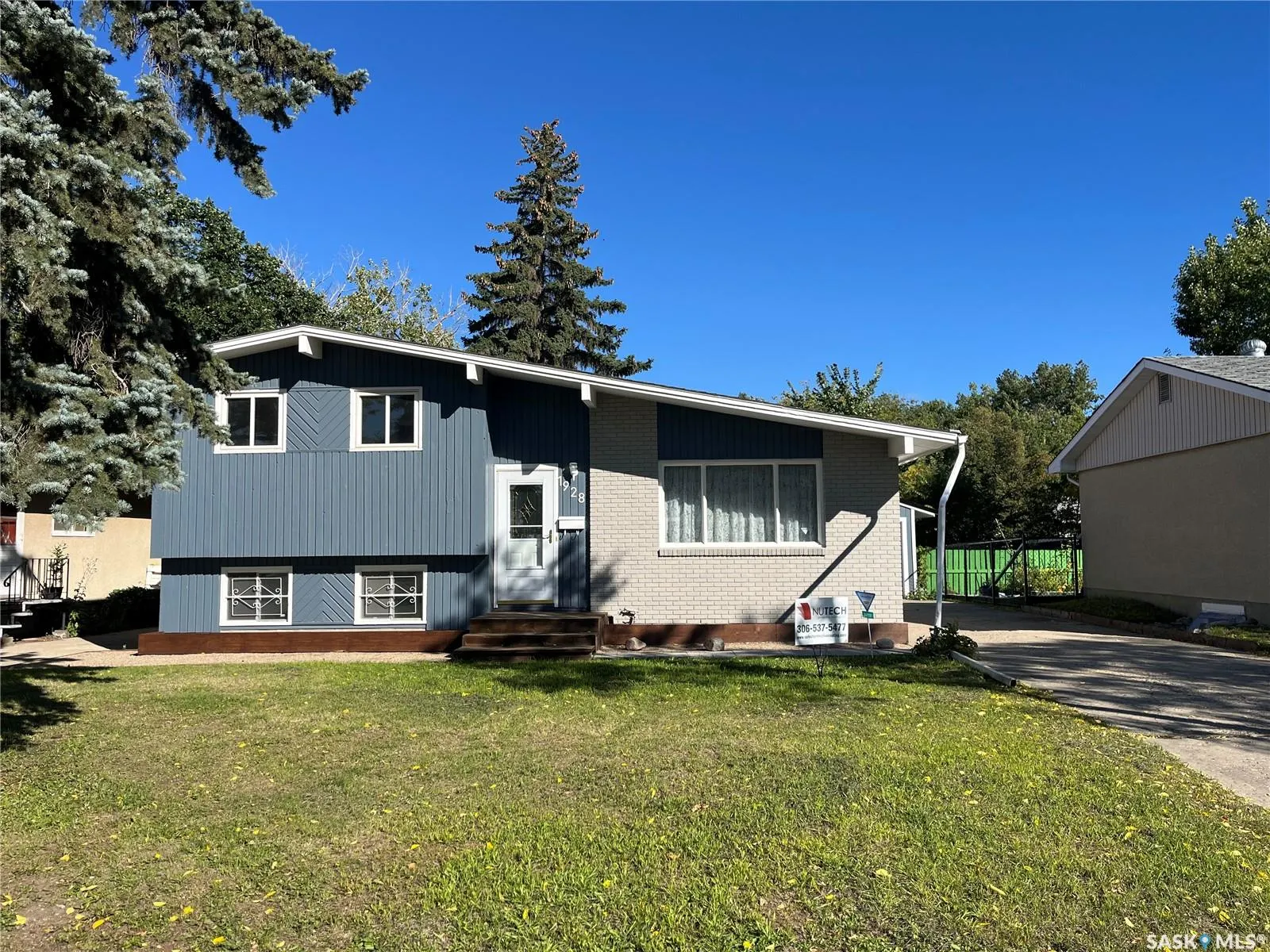 1928 DEWDNEY AVENUE E #EAST