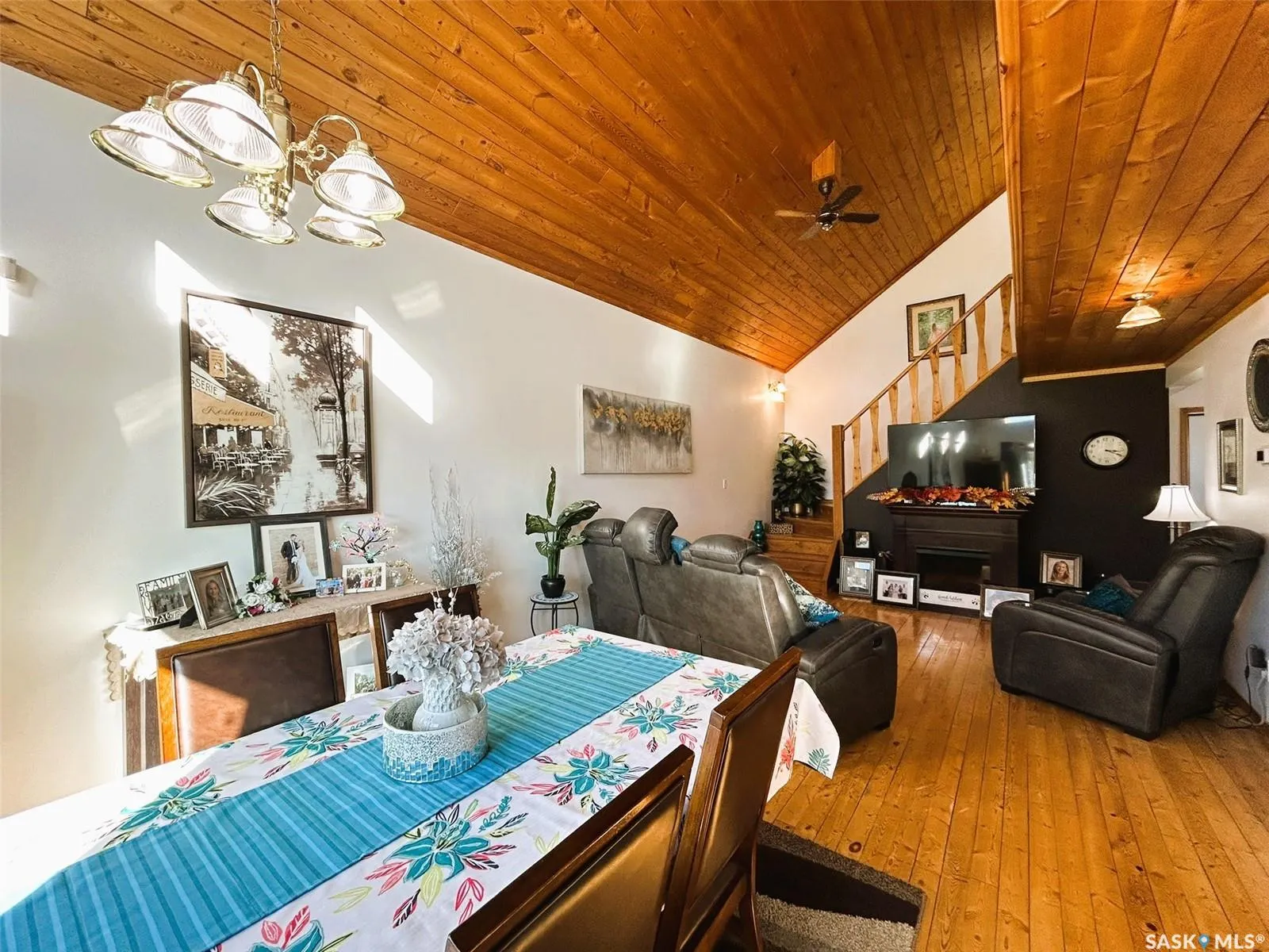 206 2nd STREET W
