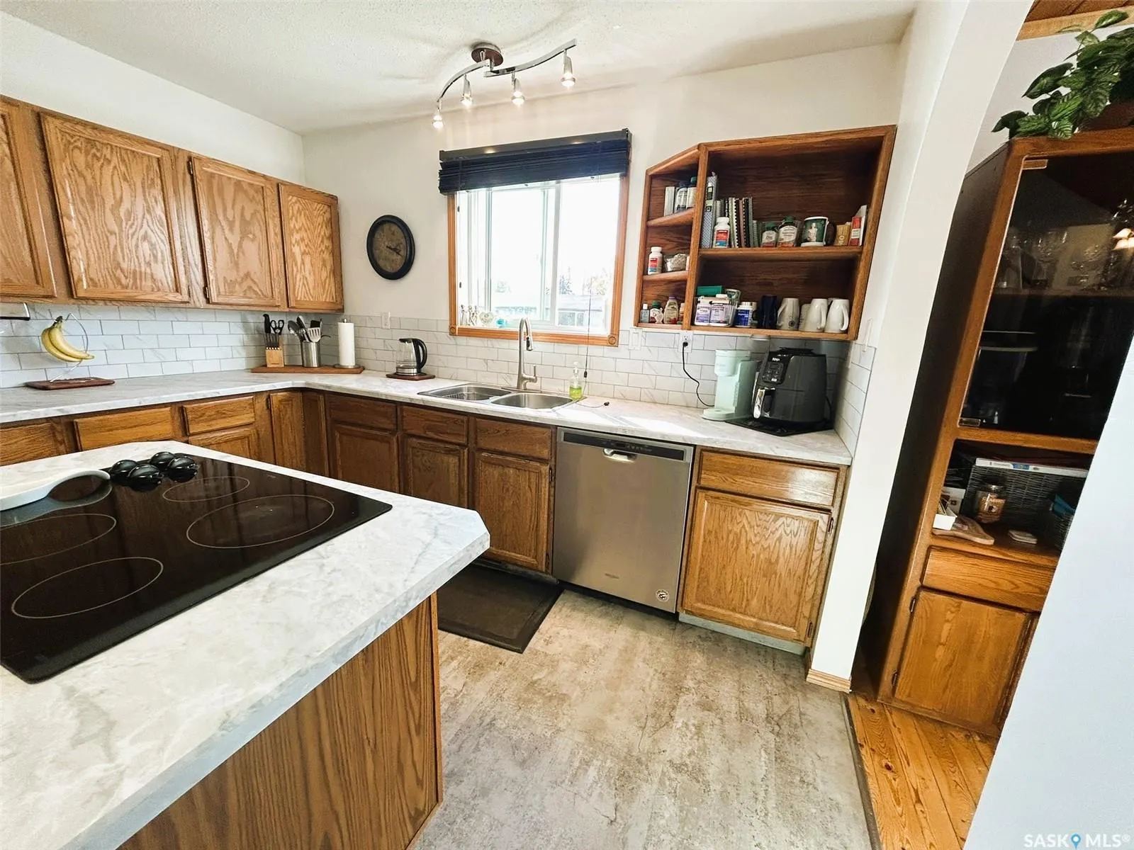 206 2nd STREET W